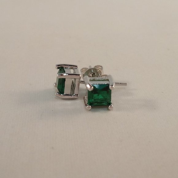 925 Sterling Silver Square Emerald Green Diamond Zircon Stud Earrings .71ctw ea. - Picture 3 of 4